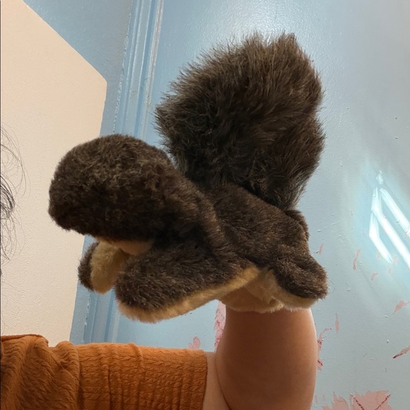 squirrel puppet attack - Picture 5 of 8